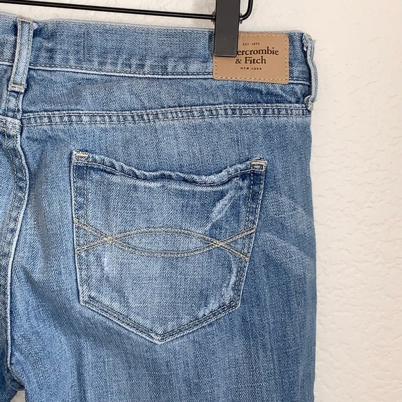 Abercrombie & Fitch Distressed Straight Leg Jeans - Picture 3 of 4